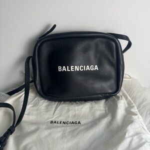 🖤 Balenciaga Logo Crossbody / Camera Bag – Black Leather 🖤